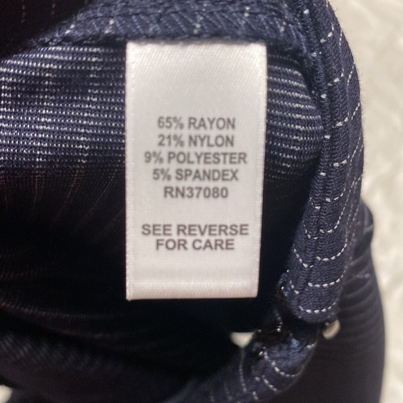 Womens Comfy Navy Blue Striped
Cato Flat Front Skirt Size 10 Very cute 
Mini - Picture 6 of 6